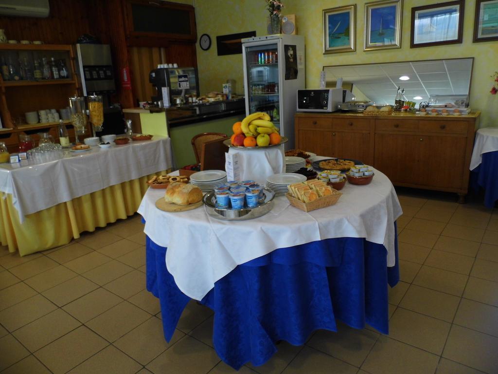 Hotel Ely Viareggio Buitenkant foto
