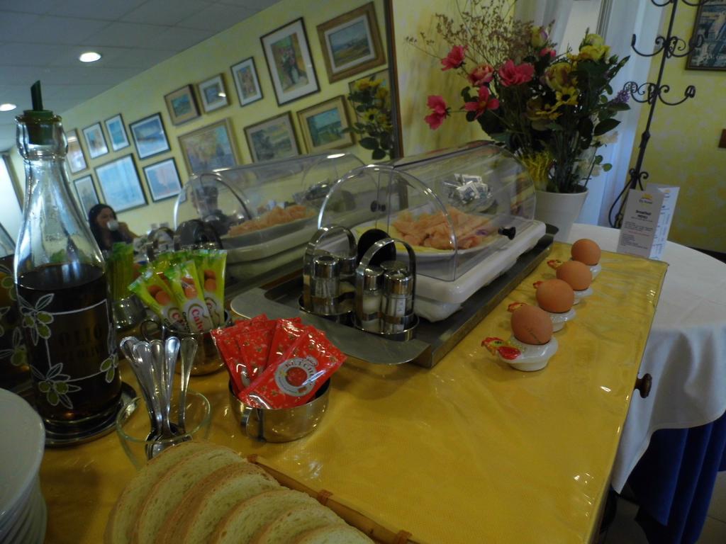 Hotel Ely Viareggio Buitenkant foto