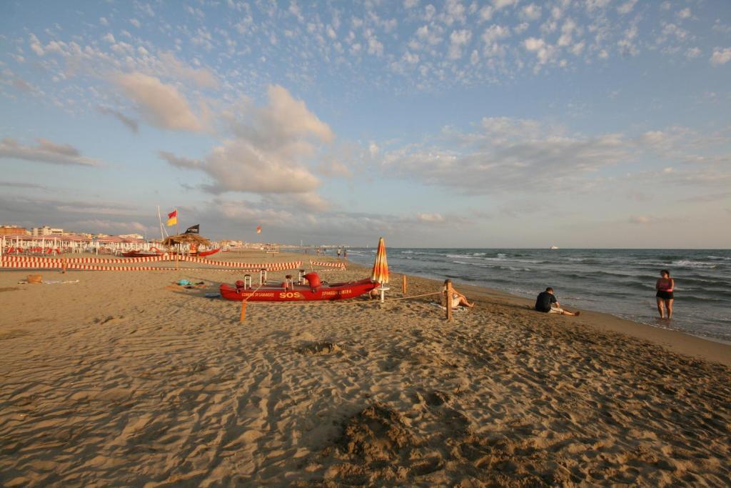 Hotel Ely Viareggio Buitenkant foto