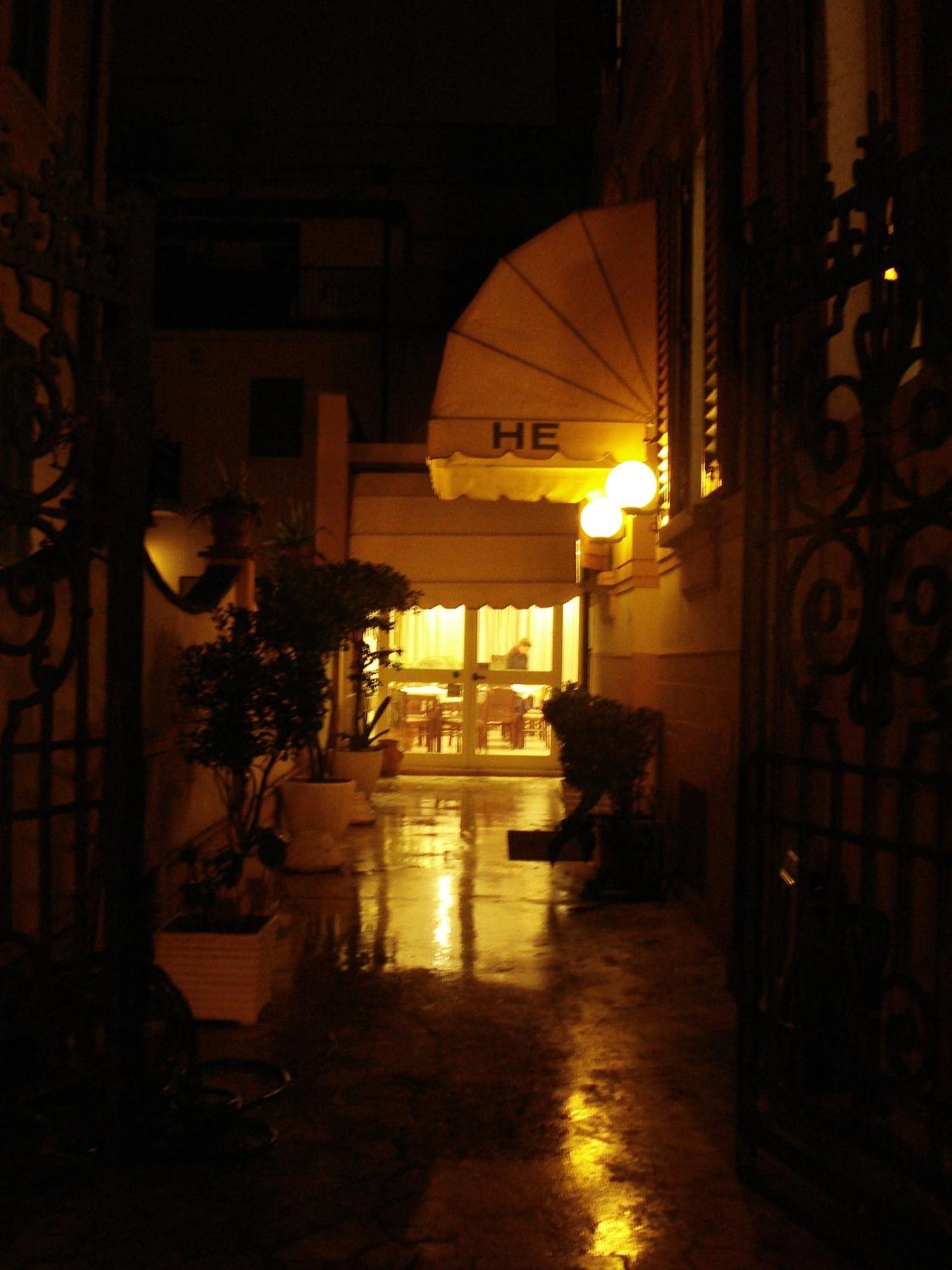 Hotel Ely Viareggio Buitenkant foto