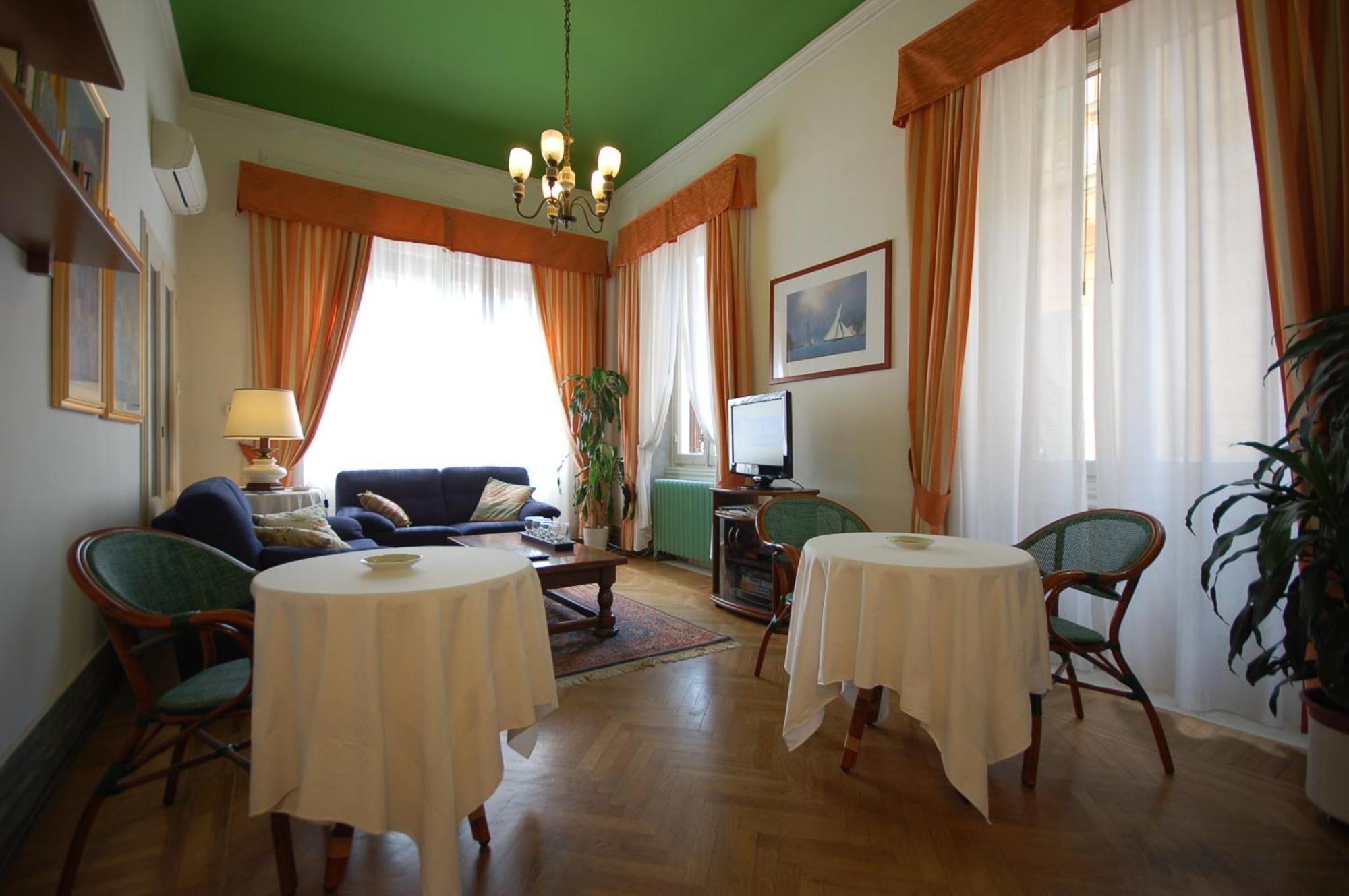 Hotel Ely Viareggio Buitenkant foto