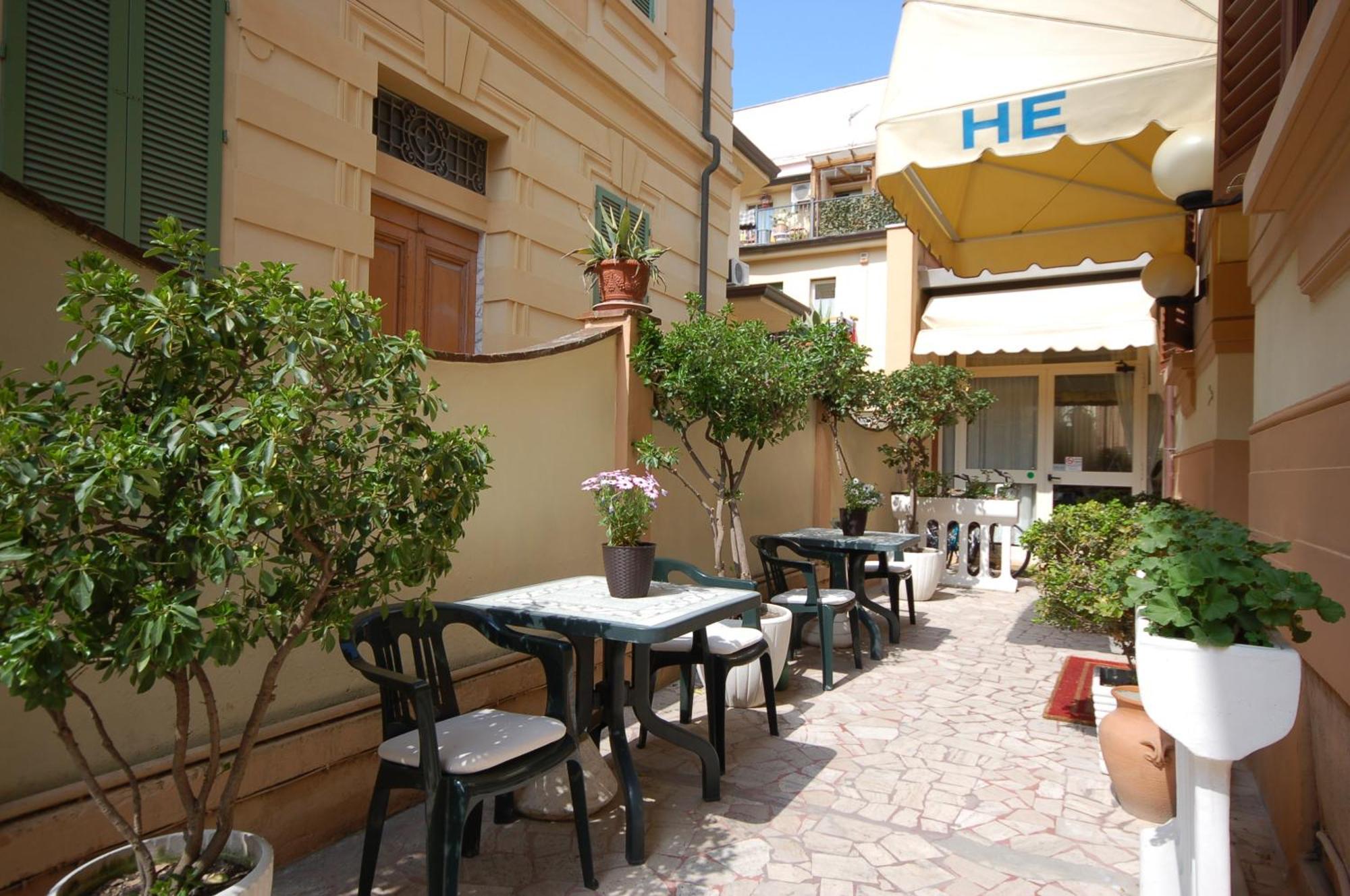 Hotel Ely Viareggio Buitenkant foto