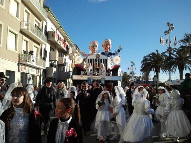 Hotel Ely Viareggio Buitenkant foto
