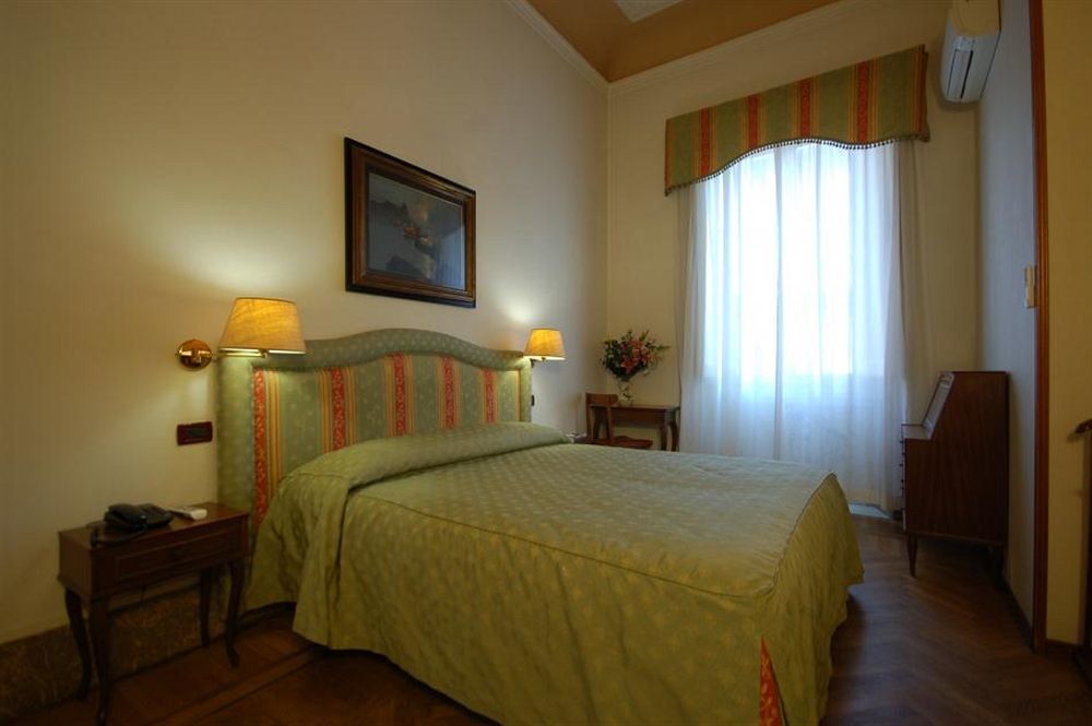Hotel Ely Viareggio Buitenkant foto