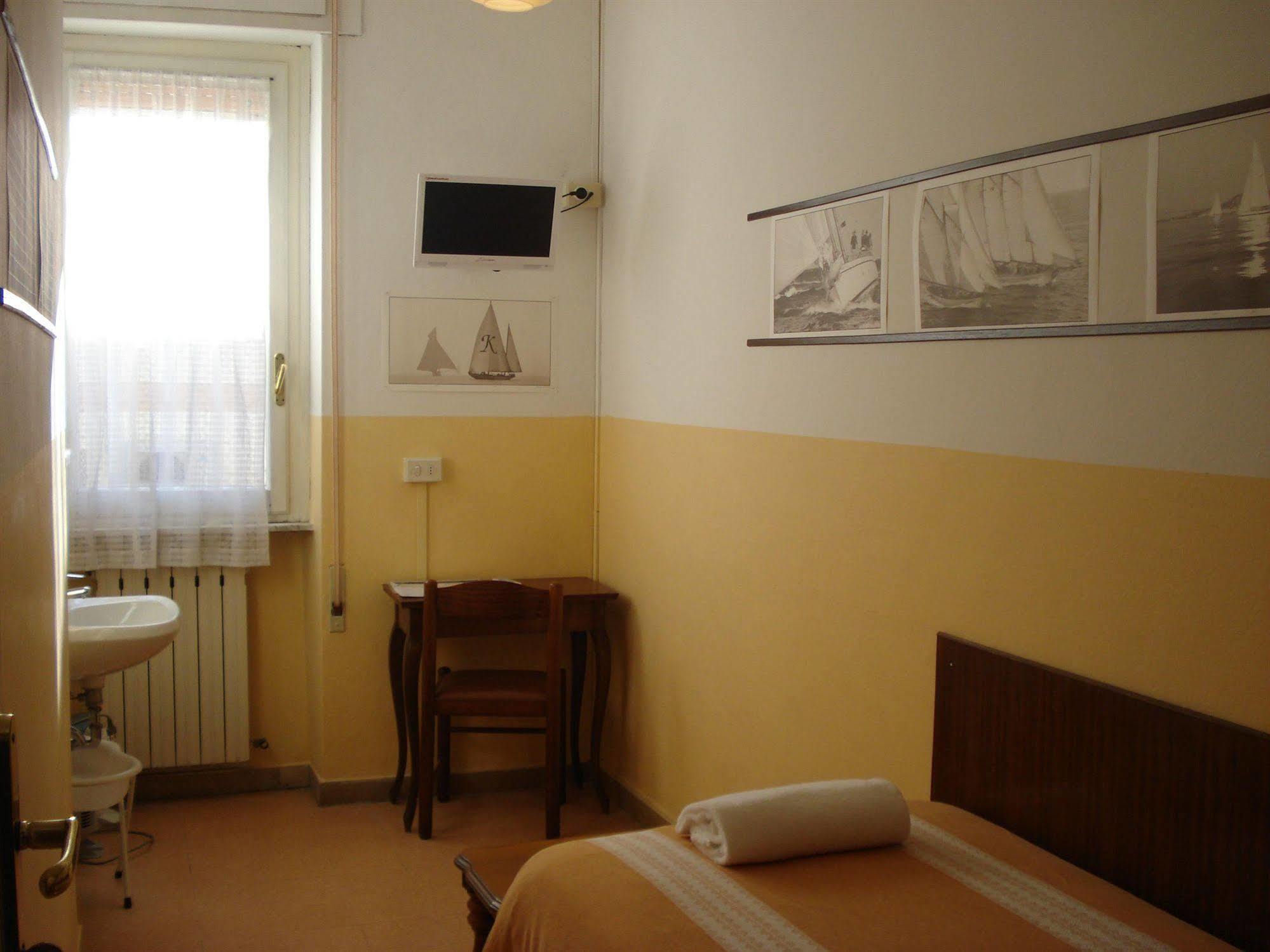 Hotel Ely Viareggio Buitenkant foto
