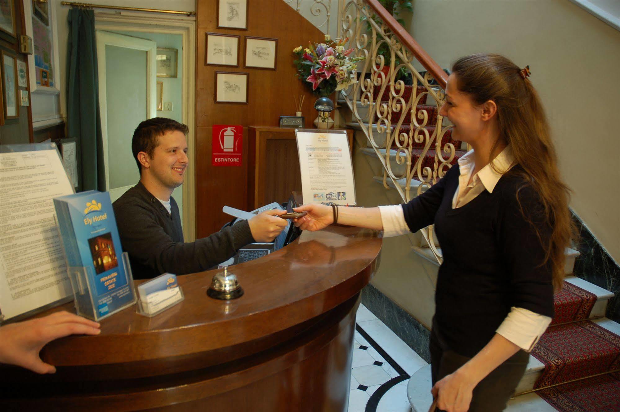 Hotel Ely Viareggio Buitenkant foto