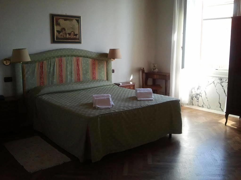 Hotel Ely Viareggio Buitenkant foto