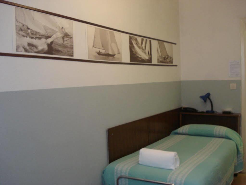 Hotel Ely Viareggio Buitenkant foto